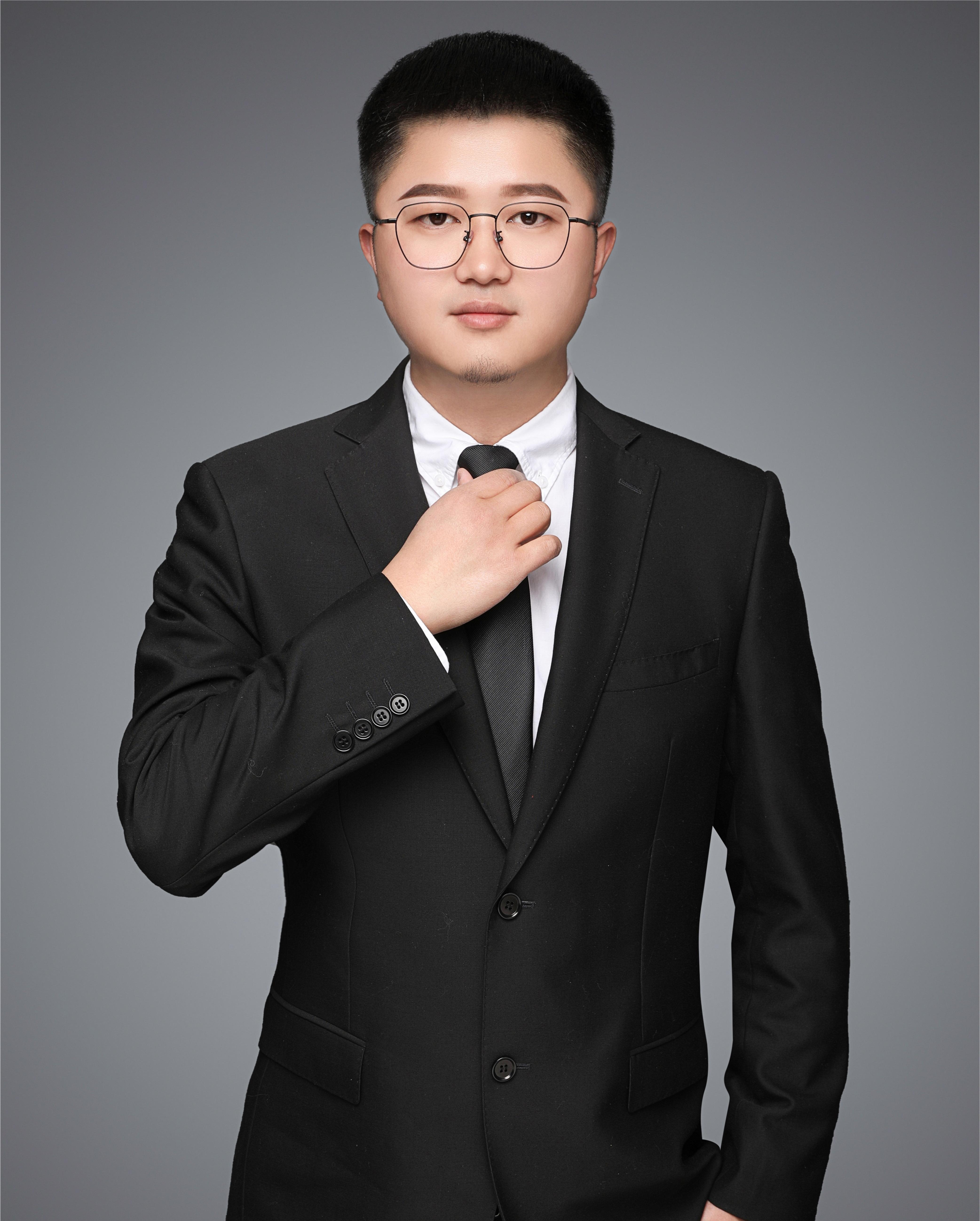 李俊  副主任